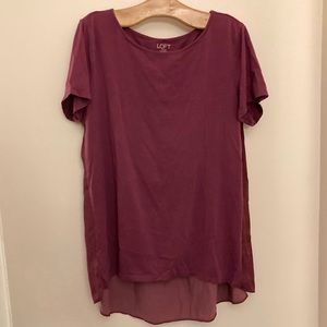 LOFT | plum shirred satin back high low tee xs